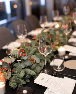 Sparkling Night: The Combination of Exquisite Floral Art and Christmas Dinner